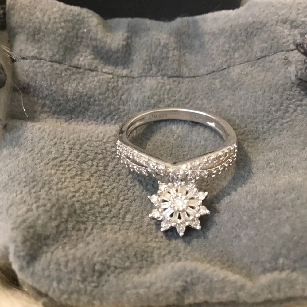 NWT Diamond Treasures SS 0.50TCW Diamond Sun Dangle Charm Crisscross Ring - Picture 2 of 16